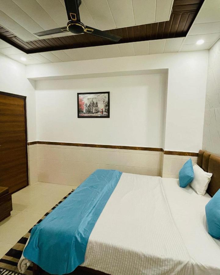 Hotel Dileep42 Lakhnau Kültér fotó