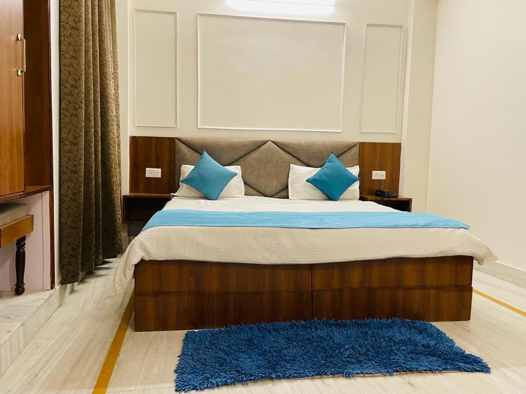 Hotel Dileep42 Lakhnau Kültér fotó