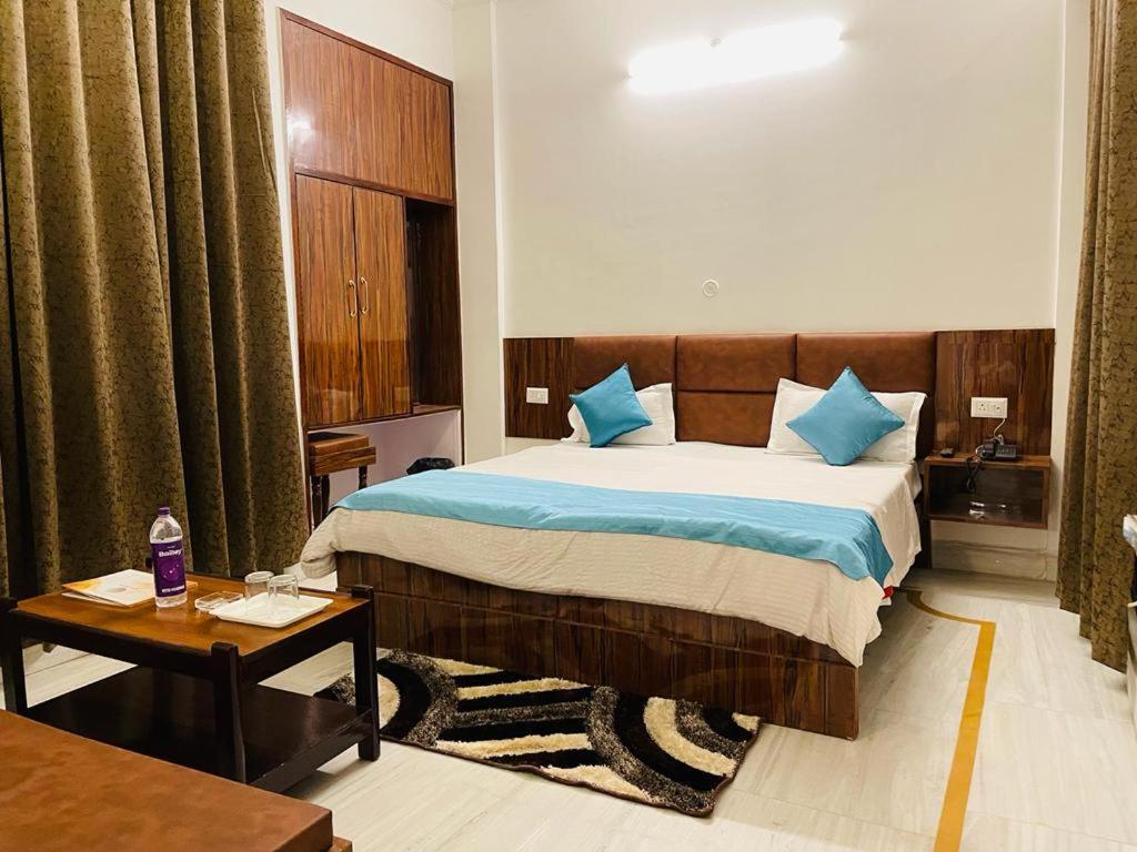 Hotel Dileep42 Lakhnau Kültér fotó