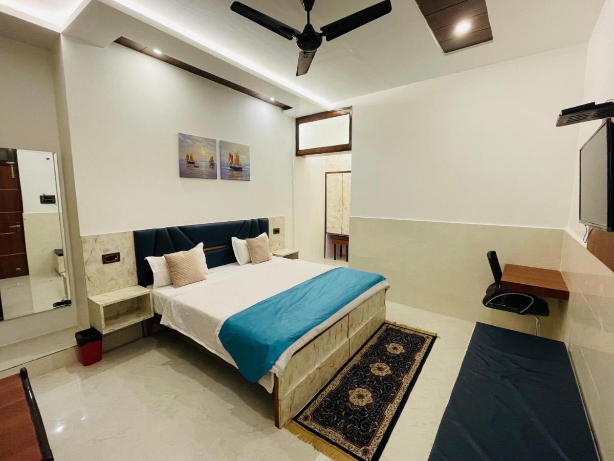 Hotel Dileep42 Lakhnau Kültér fotó