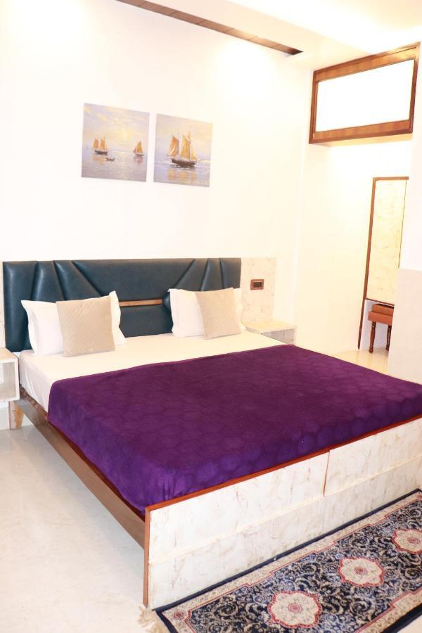 Hotel Dileep42 Lakhnau Kültér fotó