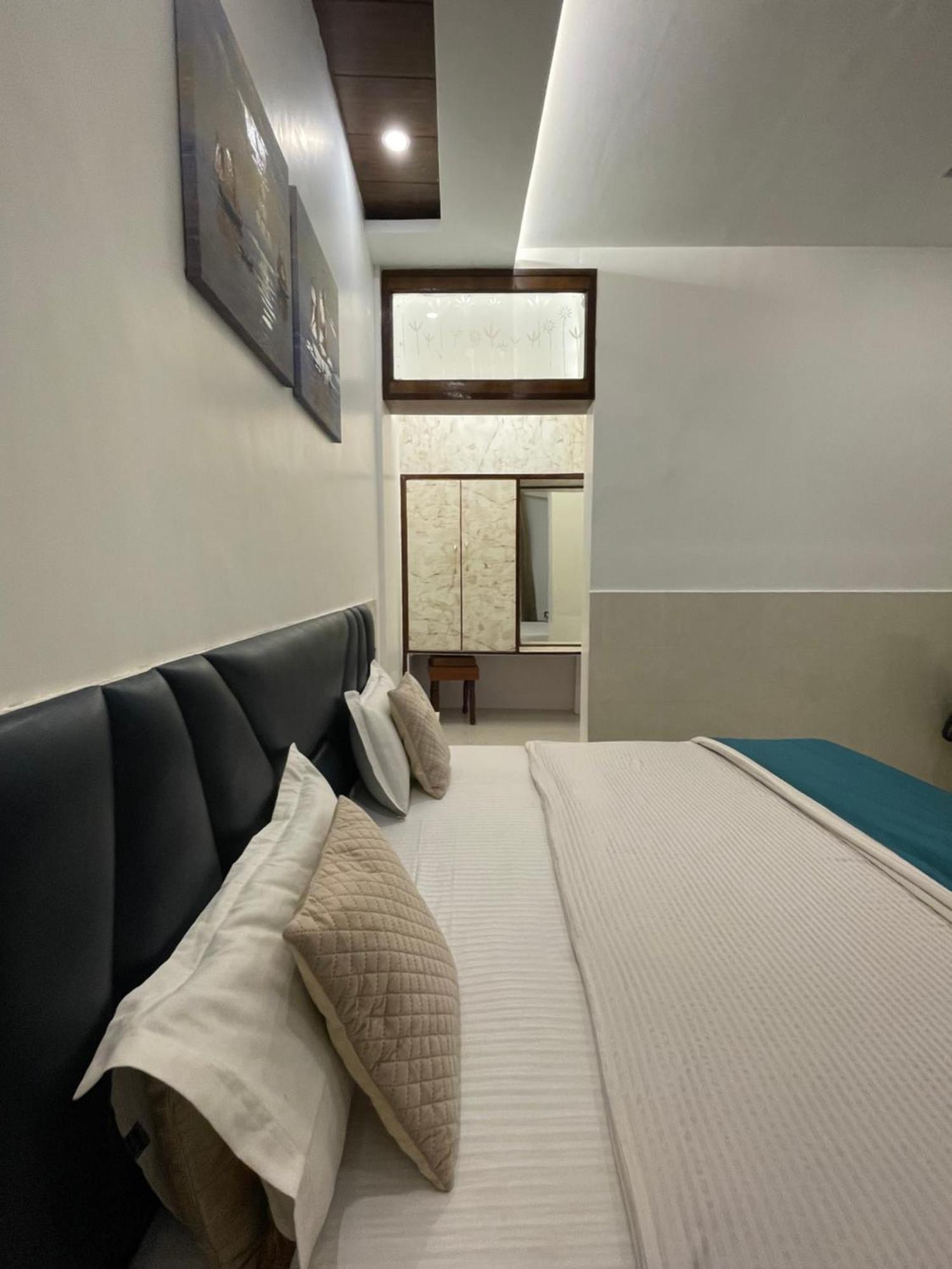 Hotel Dileep42 Lakhnau Kültér fotó