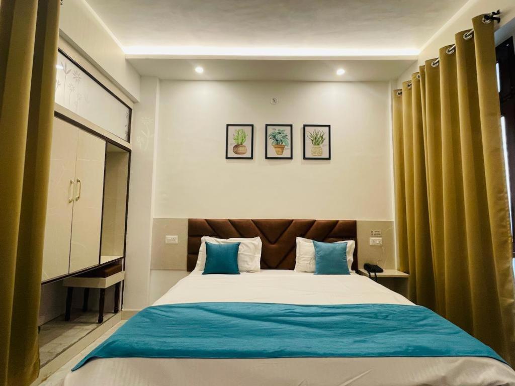 Hotel Dileep42 Lakhnau Kültér fotó