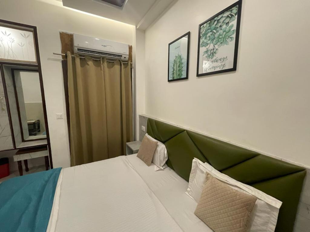 Hotel Dileep42 Lakhnau Kültér fotó