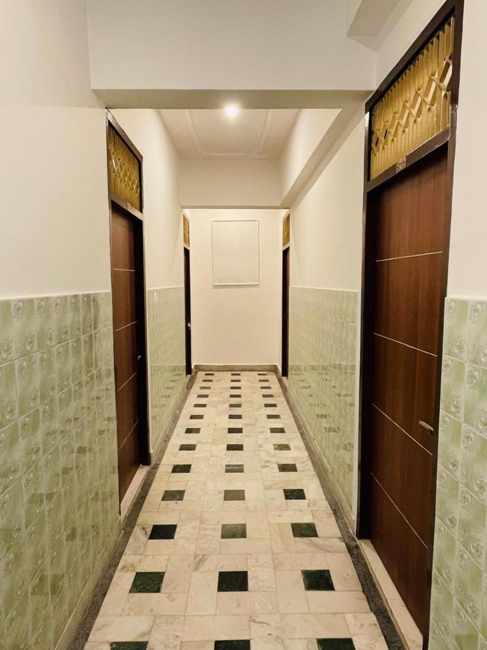 Hotel Dileep42 Lakhnau Kültér fotó